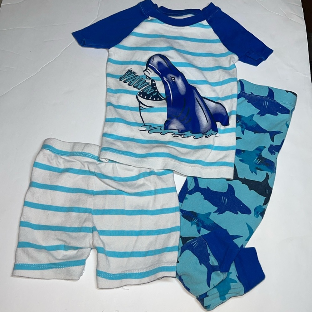 Boys 2T Members Mark 3 piece pajama set. Top, pants and shorts Shark print